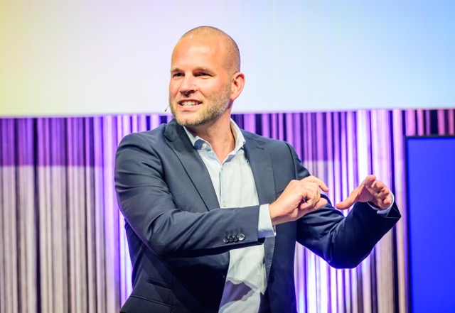 Prof. Van Quaquebeke speaking at a leadership conference