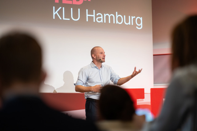 Prof. Van Quaquebeke on stage at KLU Hamburg TEDx